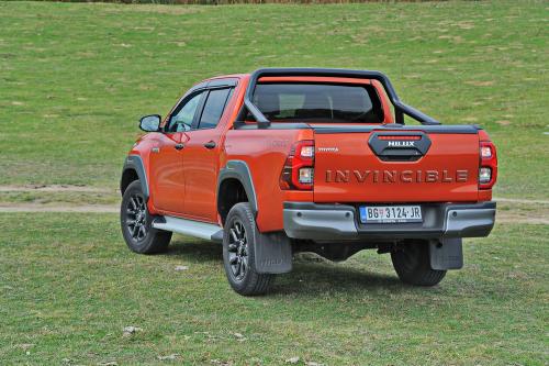 Test Toyta Hilux 2.8 Invincible Hybrid