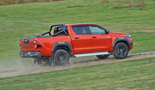 Test Toyta Hilux 2.8 Invincible Hybrid
