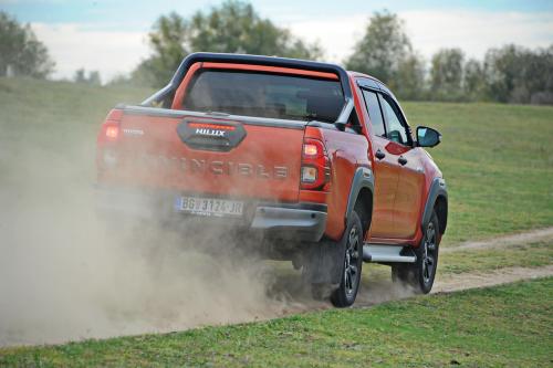 Test Toyta Hilux 2.8 Invincible Hybrid
