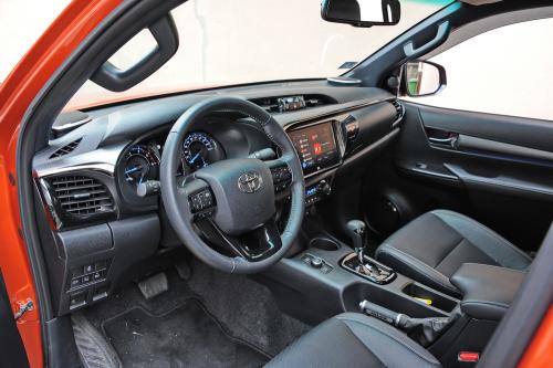 Test Toyta Hilux 2.8 Invincible Hybrid