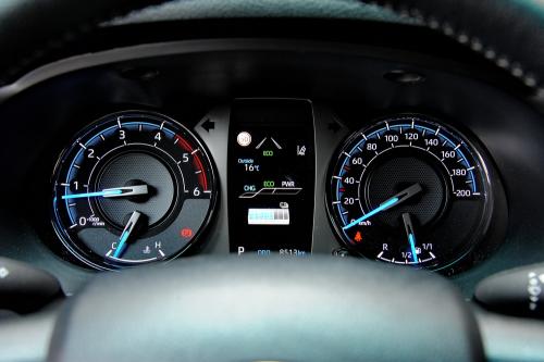 Test Toyta Hilux 2.8 Invincible Hybrid
