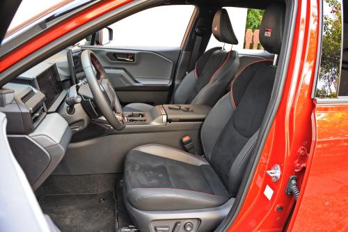 Test - Toyota RAV4 // Foto: Dmotion.rs