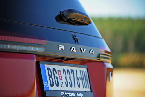 Test - Toyota RAV4 // Foto: Dmotion.rs