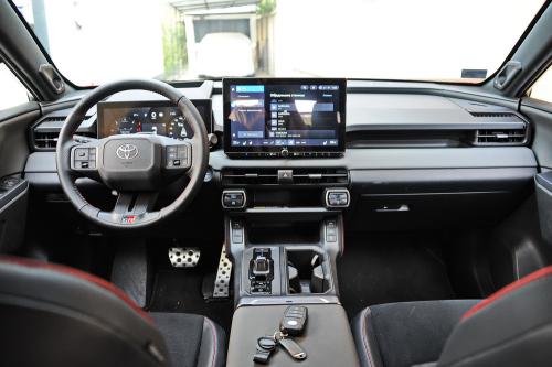 Test - Toyota RAV4 // Foto: Dmotion.rs