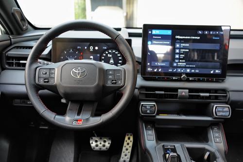 Test - Toyota RAV4 // Foto: Dmotion.rs
