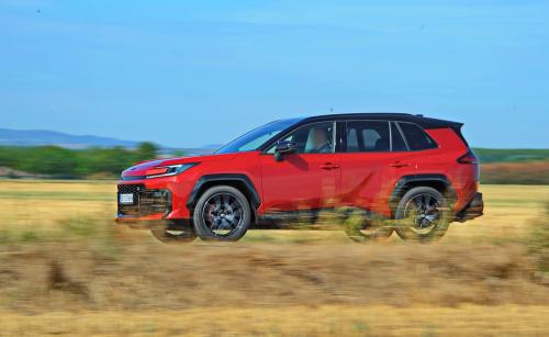 Test - Toyota RAV4 // Foto: Dmotion.rs
