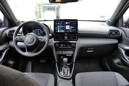 Toyota_Yaris_Cross_Hybrid_2025_017_resize