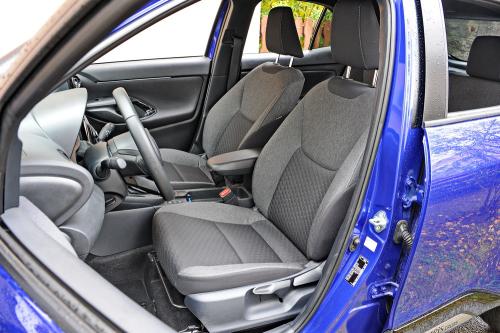 Toyota_Yaris_Cross_Hybrid_2025_022_resize