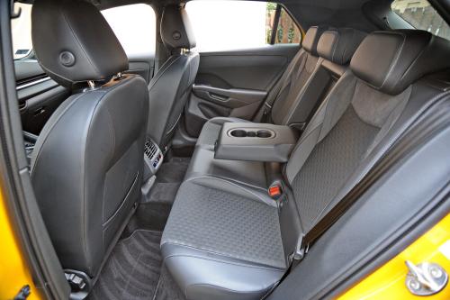 Volkswagen T-Roc 1.5 eTSI // Foto: Dmotion.rs