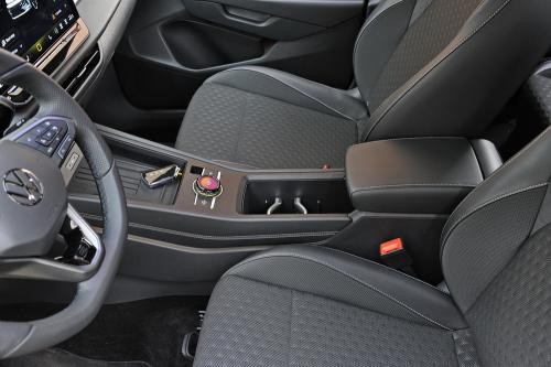 Volkswagen T-Roc 1.5 eTSI // Foto: Dmotion.rs